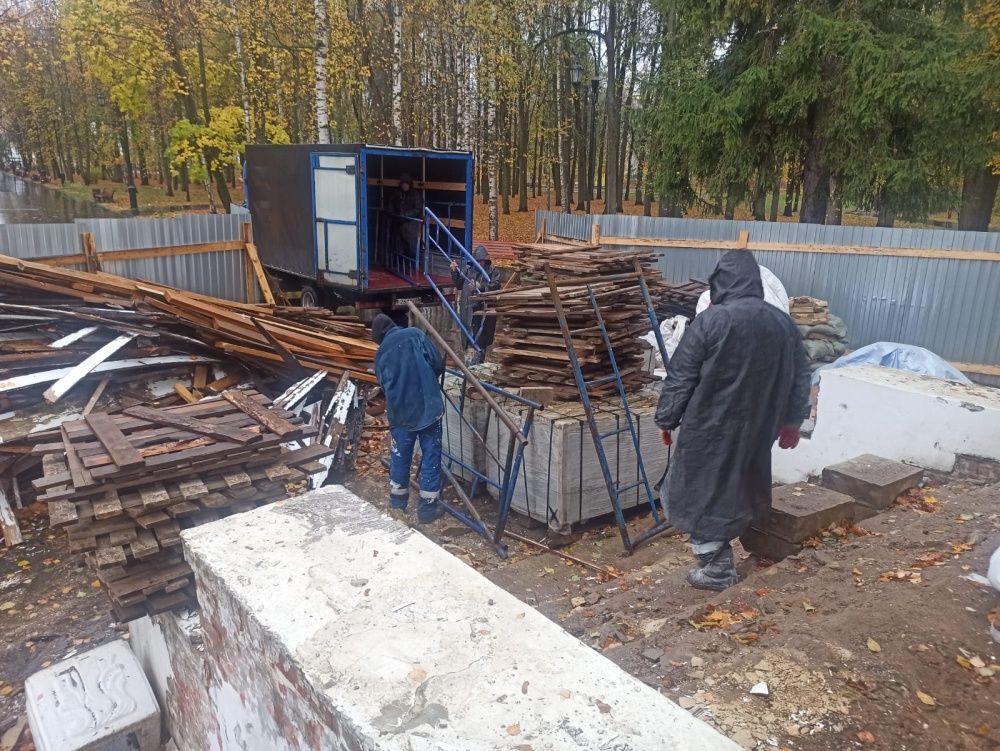 В Александровском саду продолжили восстановление ротонд